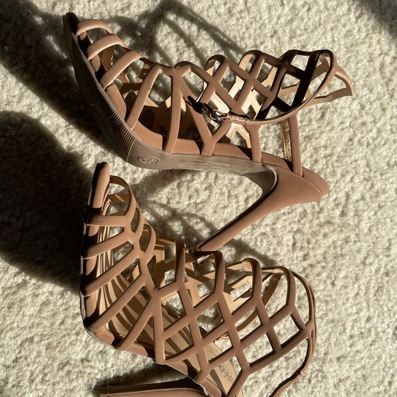 Nude Mossimo Caged heels sz 6.5 - Picture 2 of 4